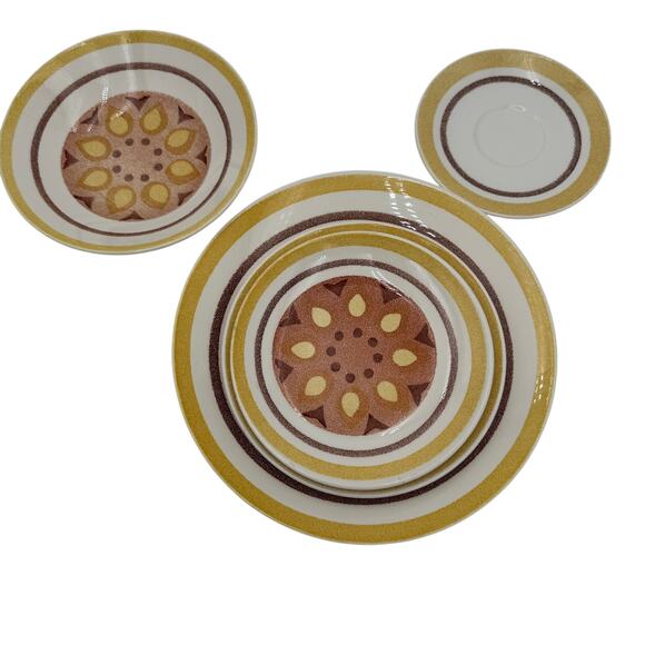 Vintage "Yellow Star" Dinner Plates by Taylor Smith Taylor (TST) Set of 4 - Picture 6 of 8